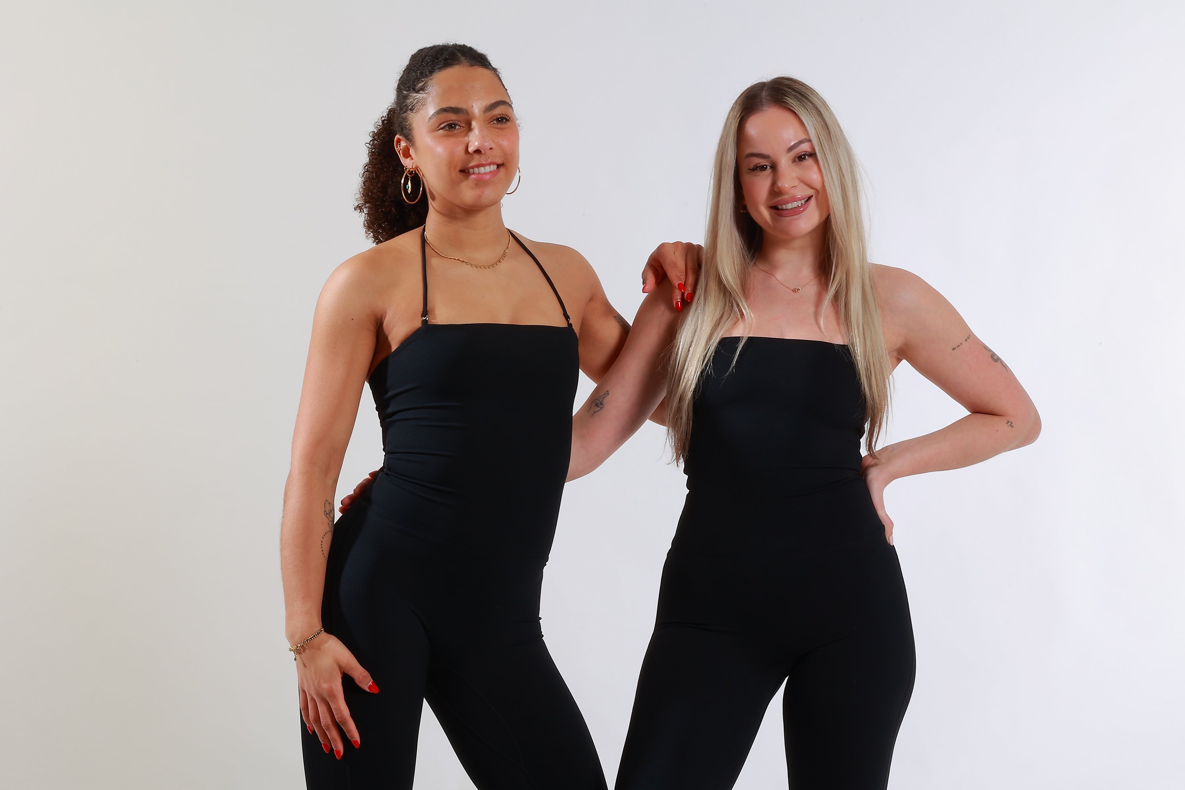 Neckflare jumpsuit dames – aansluitende top met vloeiende pijpen – SCOSCOLLECTION