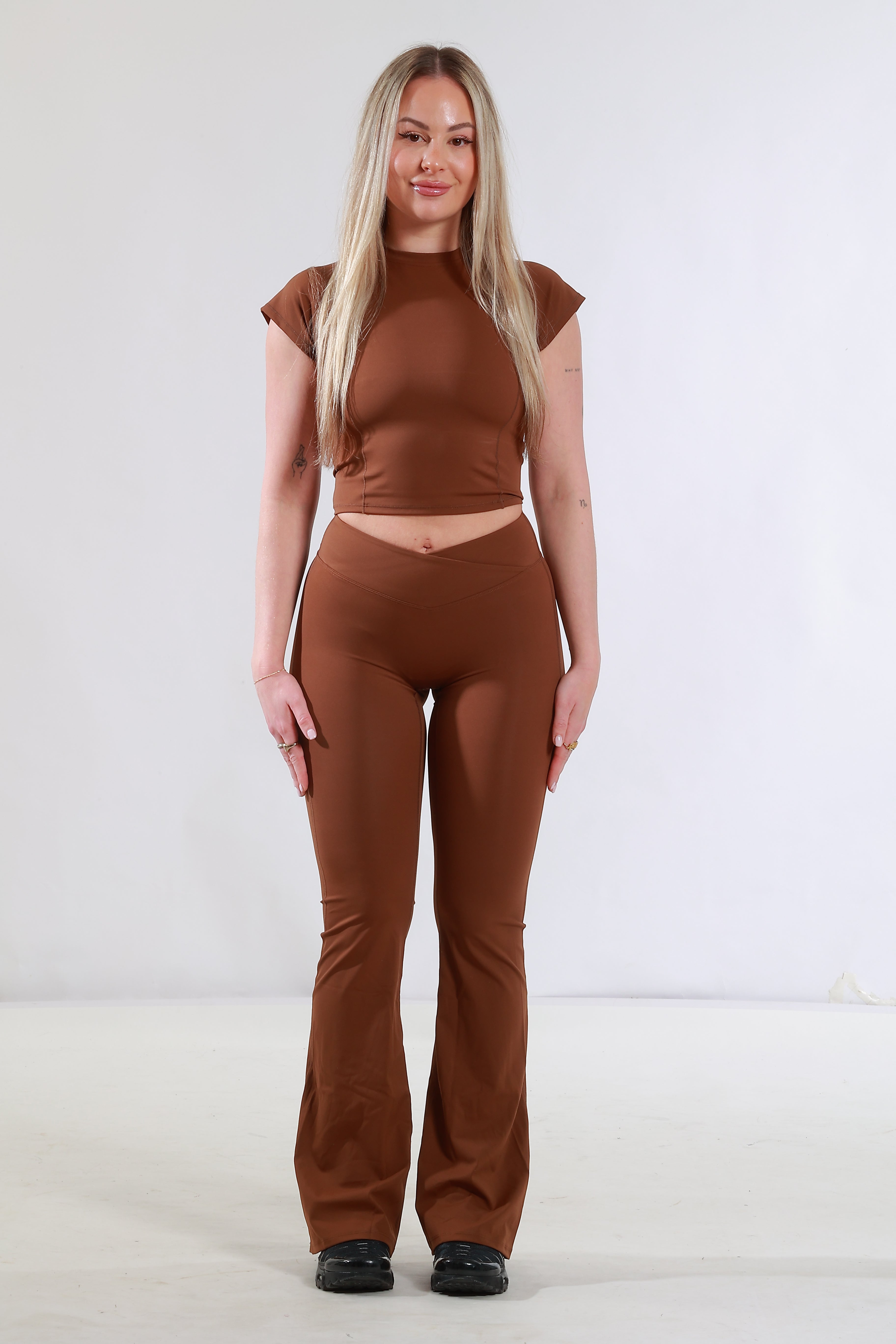 Serene Set – 2-delige activewear set met flared legging – SCOSCOLLECTION